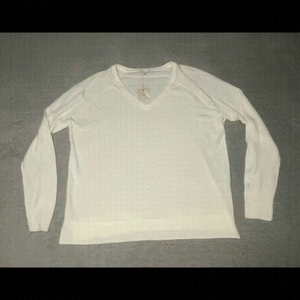 14TH & Union oversized soft v-neck sweater size M. Slits at sides. New with tags